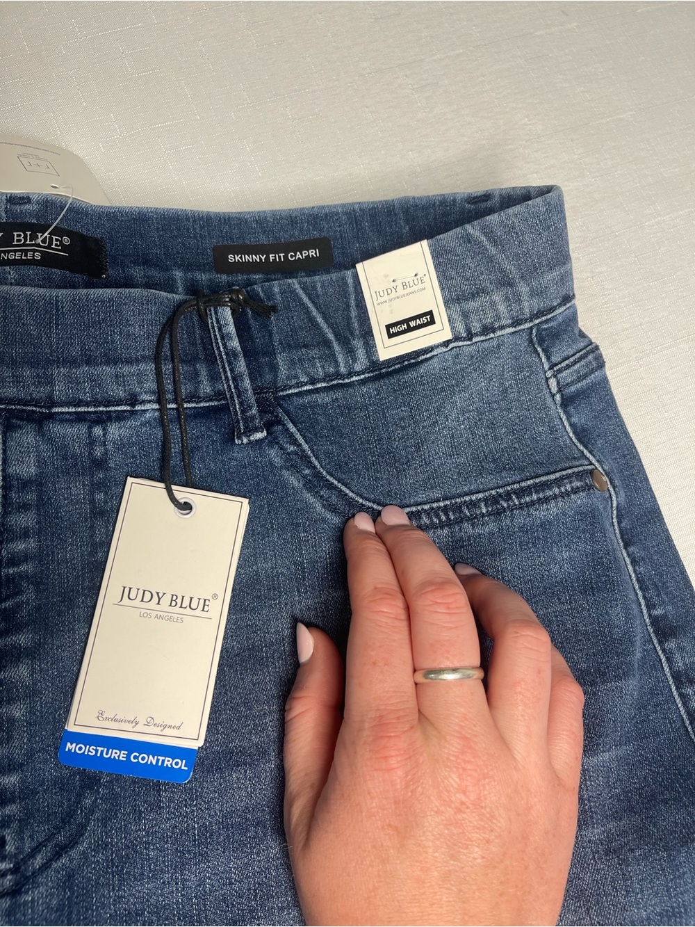 Judy Blue Medium Wash Skinny Fit Capri High Waist Jeans (16W) NWT - Picture 3 of 9